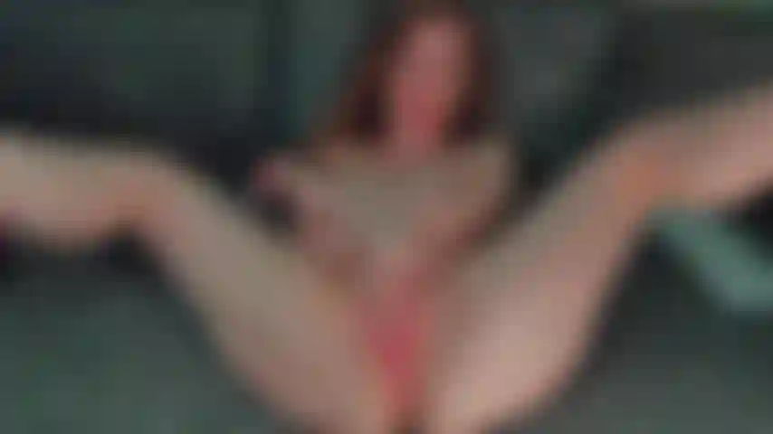 Piace toccarmi la figa.