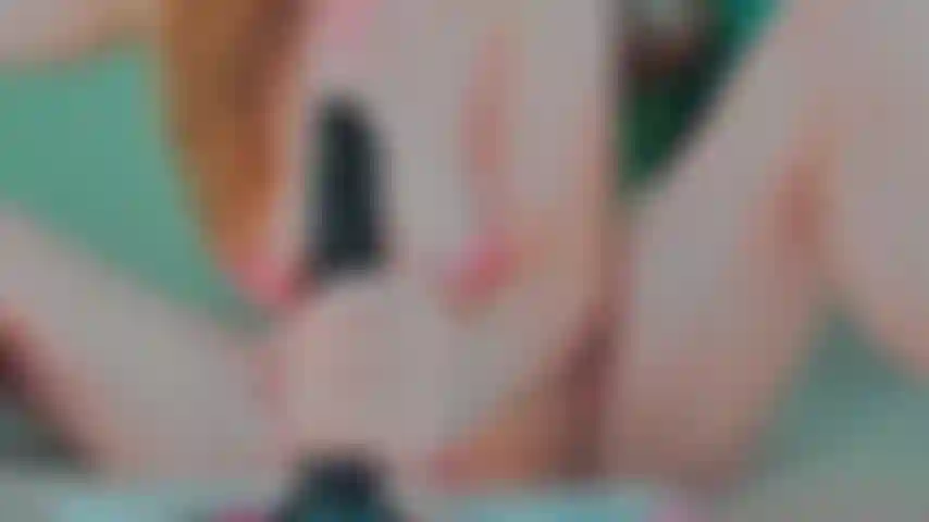 Pompino con i piedi oliati.