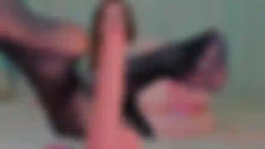 Faccio footjob con il nylon.