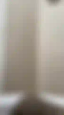 Spiami mentre faccio la doccia.