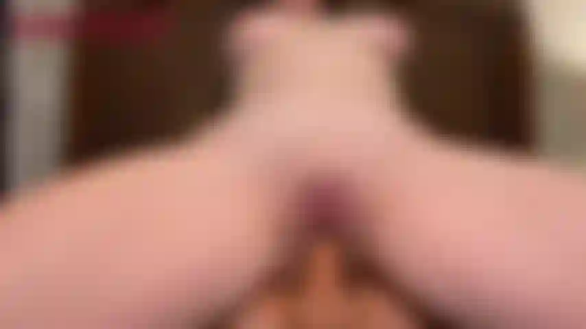 Una che pratica Xintrist da vicino e un giocattolo asmr.