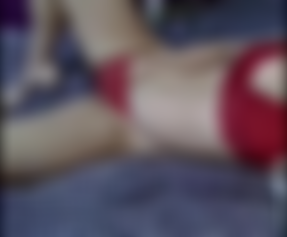 Gioco con la figa e sculacciate.