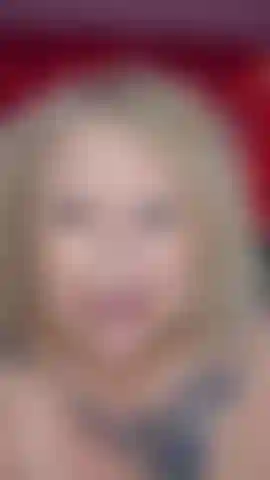 Che si unge le tette.