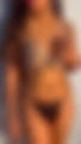 Voglio un grosso cazzo, guarda il mio corpo caldo.