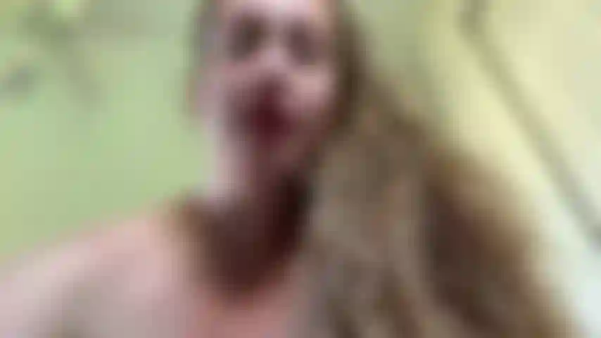 Pov che cavalca un cazzo e mi fa munge le tette.