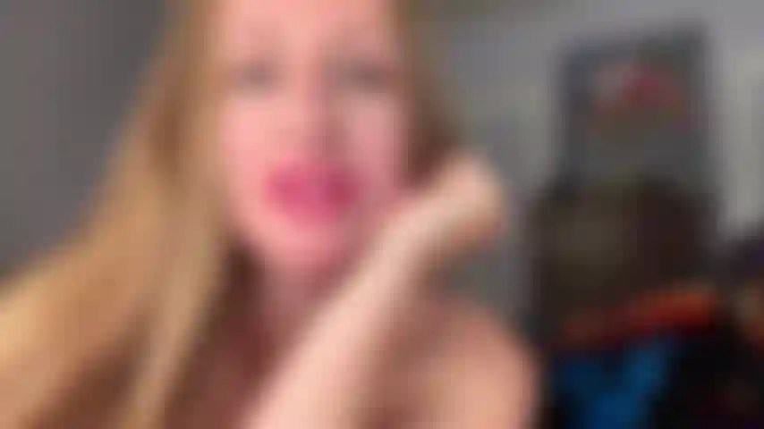 Succhio le grandi tette lattiginose della mamma! Sono così pieni di te!