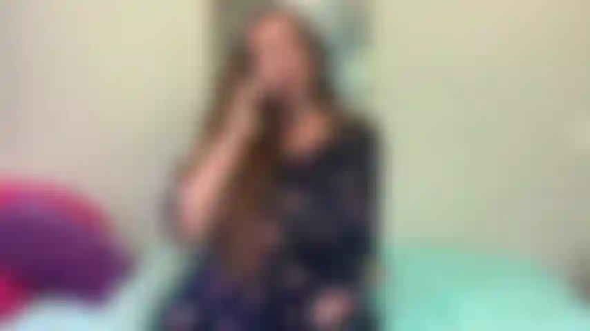 Sesso al telefono incinta mentre rimbalzo sul mio giocattolo.