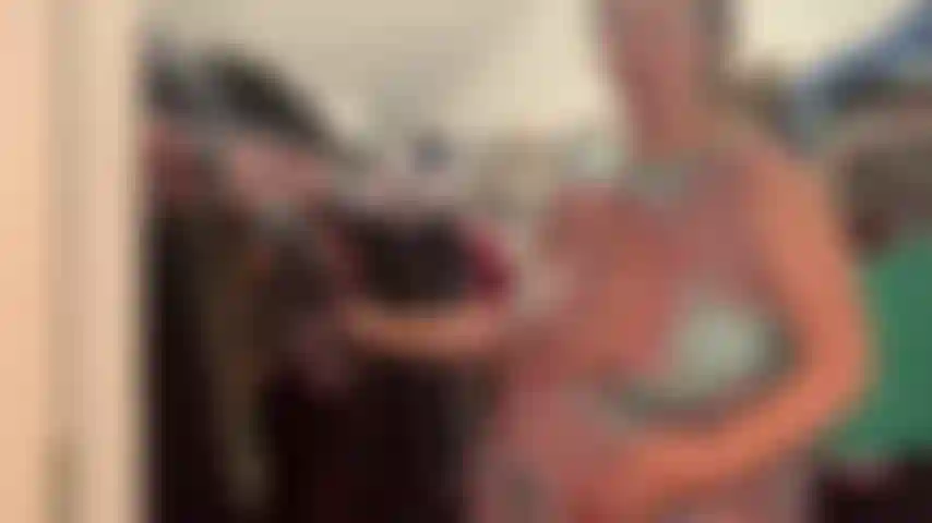 Incinta di due gemelli e niente va bene! Aiutami a scegliere un vestito...