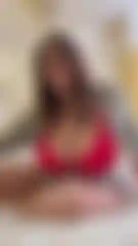 Sexy teaser con me che sono la massima provocatrice, accarezzando le mie tette enormi e dicendoti cosa potresti avere con me….