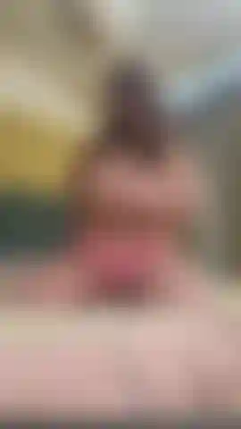 Worship my juicy round peachy bum I want those strong manly hands coated in oil and rubbing them all over my huge butt cheeks… treat me like a Queen …