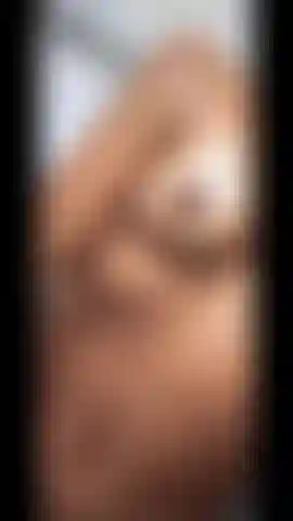 Gioco con la mia figa sotto la doccia.