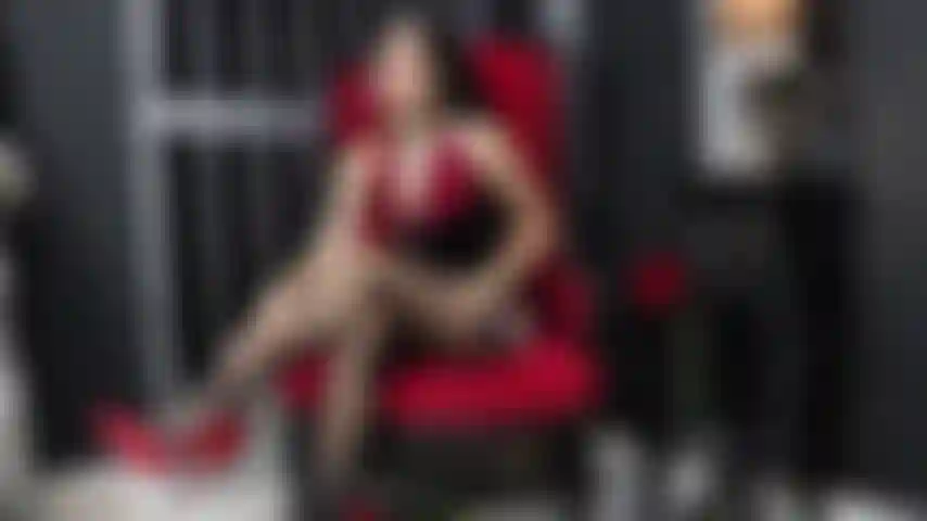 Senti le mie gambe belle e sexy con il mio nylon sexy.