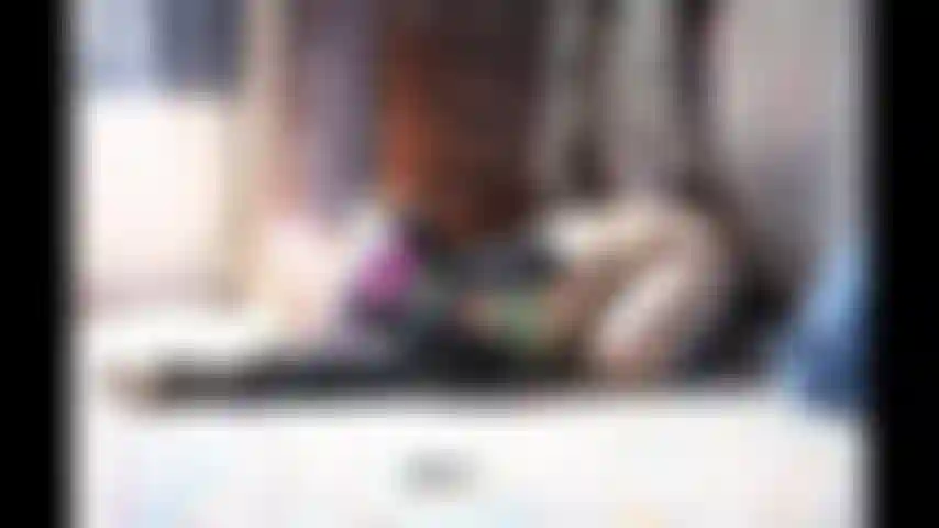 Zaturn. Le immagini si sono trasformate in un video. Foto davvero belle del mio culo e del mio corpo negli specchi. Mi piego alla pecorina e mostro la lingua.