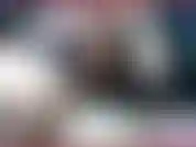 Ballo a piedi nudi tutta la notte con le mie calze a rete blu. Faccio vedere quanto sono sporche con il mio specchio. Ho molti punti di vista diversi. Mi eccito vedendo quanto sono sporchi e inizio a scoparmi con le dita - bavaglio nelle mutandine.