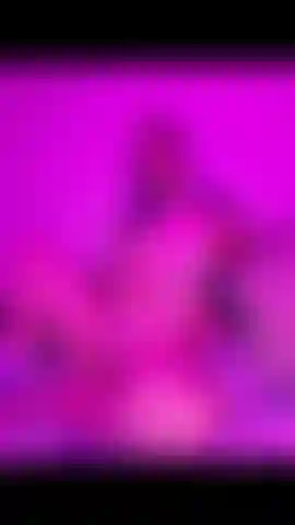 Un culo delizioso e frizzante, tette che escono dal mio top corto trasparente rattoppato, sputo, che mi fa brillare il buco del culo, lingua divisa, figa pelosa, tonalità rosa chiara -56 foto.