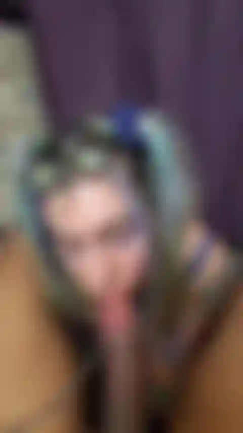 Mmm, ero così affamata di cazzo che finalmente ho avuto la fortuna di averne uno gigante di 7 1/2; sbavando dappertutto e conati di vomito... Finché non mi prende e mi mette su quel letto... Ti rende più difficile prenderti in giro.