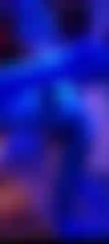 19 Una ragazza di un anno con la figa di torta alla crema e una diteggiatura da vicino.