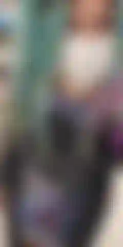 Mi piego per mostrare il mio vestito trasparente, mentre ne parlo tiro fuori il mio culetto e poi mostro le mie tette.<3.