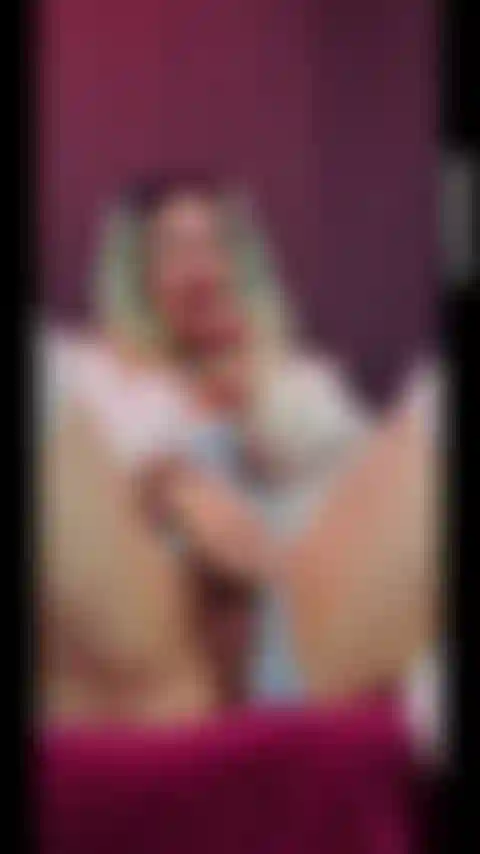 Interpreto una studentessa universitaria di laboratorio sexy e l'insegnante di chimica voleva giocare con la mia figa stretta e ha iniziato a scoparmi la figa con una provetta facendola diventare cremosa fino a quando non vengo!