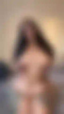 Riesci a gestire questo enorme culo da bbw sulla tua faccia? Adora queste morbide curve succose e lascia che questo culo grosso ti schiacci la faccia.