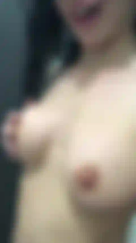 Sfoglia il mio corpo uscendo dalla doccia.