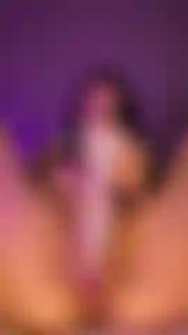 Lungo video di scopata con dildo.