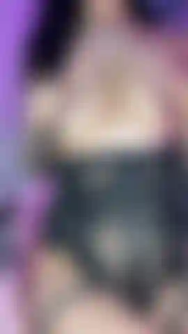 Scopo il mio dildo mentre ti parlo sporco.