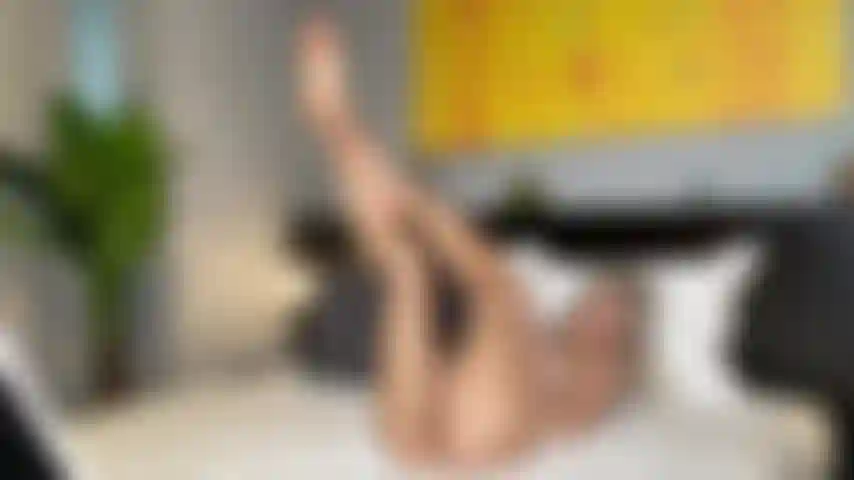 I piedi si masturbano.