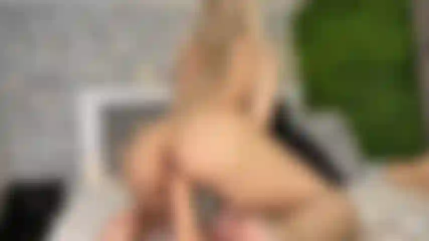 Cavalca in retromarcia con un grosso dildo! La mia posizione preferita!