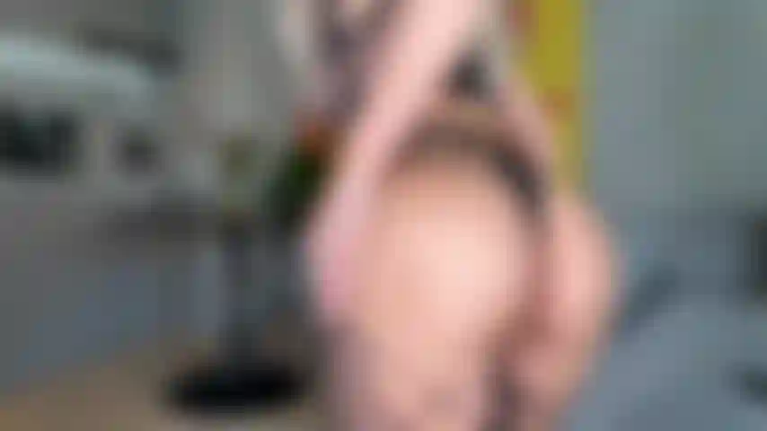 Stuzzica in abiti sexy.