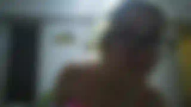 Succhio tette e moncherino per i miei adorabili devoti.