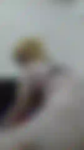 Naruko cavalca un dildo da dietro.