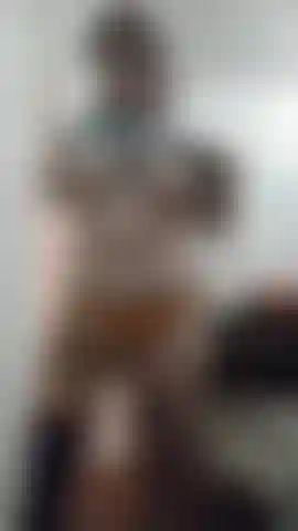 Doppiamente amputata, che gioca con i monconi e succhia.