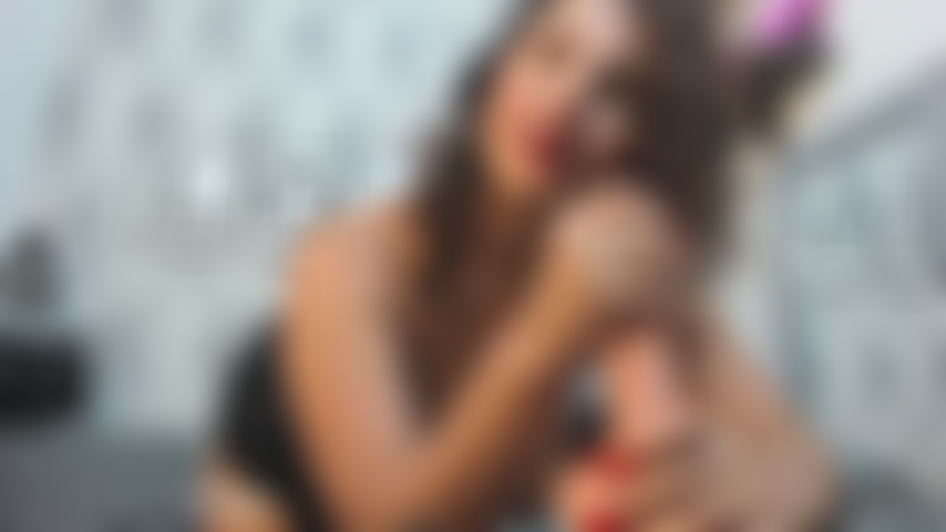 Pompino, unghie rosse, sega, provocazione.