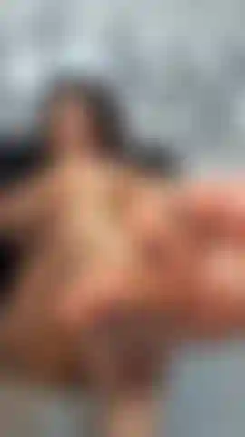 Annusa i miei piedi.