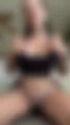 Joi si spoglia e viene.