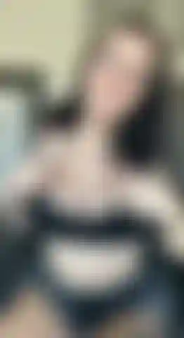 Sola a casa e arrapata.