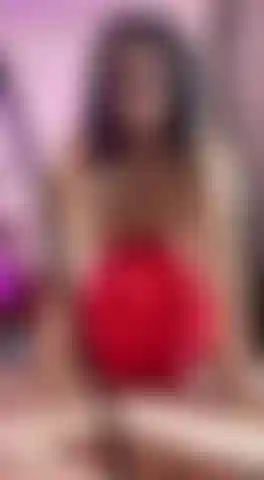 Ciao daddy, sono super bagnata e mi sto toccando proprio adesso... Vieni a trovarmi? Ti aspetto in privato.