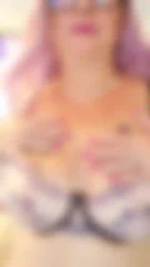 Oh! La mia lingerie è troppo piccola, esco, compreso il gioco con i giocattoli.