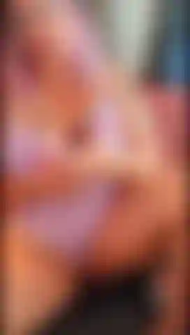 Mi eccito così tanto facendo i cockrating!! Guardami scoparmi mentre valuto il tuo cazzo@!