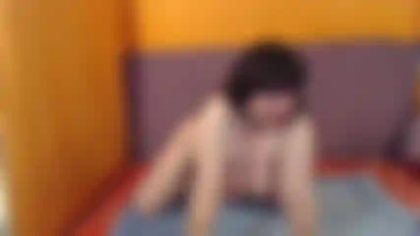 Nuda_gioca_con_le_mie_tette.