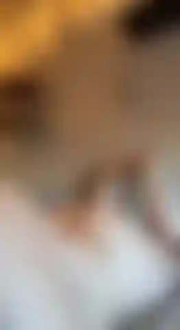 Le guance si flettono.