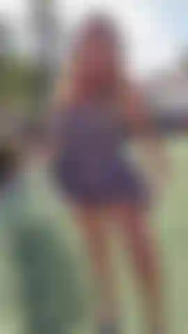 Piccolo tease sexy con un vestitino estivo per te 😈.