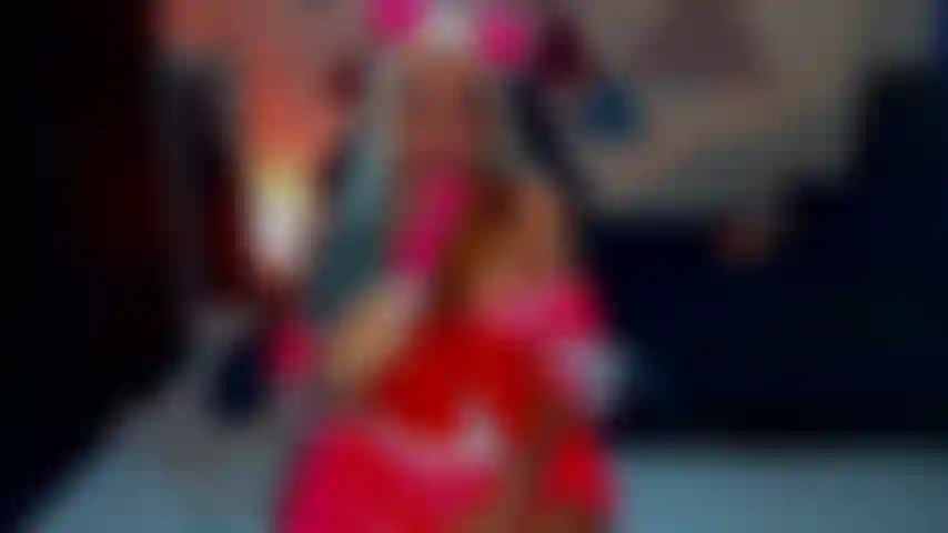 Guarda il mio spettacolo e vedrai scoparmi molto bene.