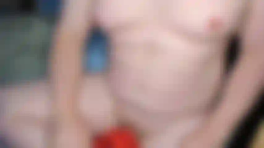 Allarga il culo velocemente.