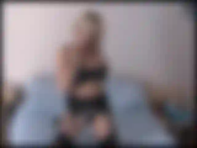 Voyeur mi filma mentre faccio sesso con il mio partner.