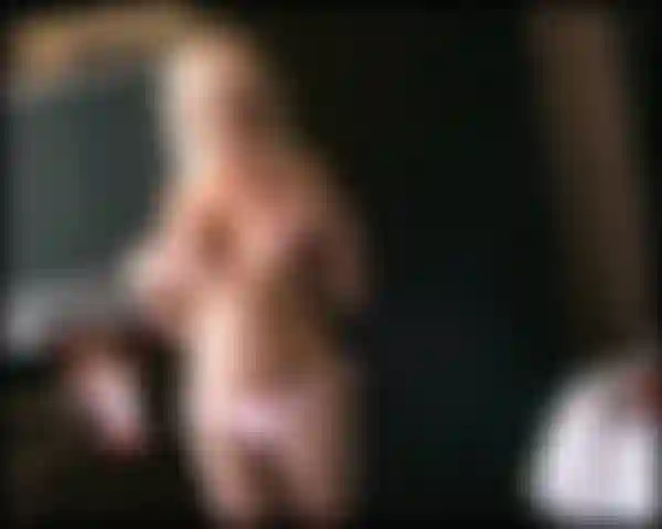 Cavalco il mio dildo al pianeta hollywood.