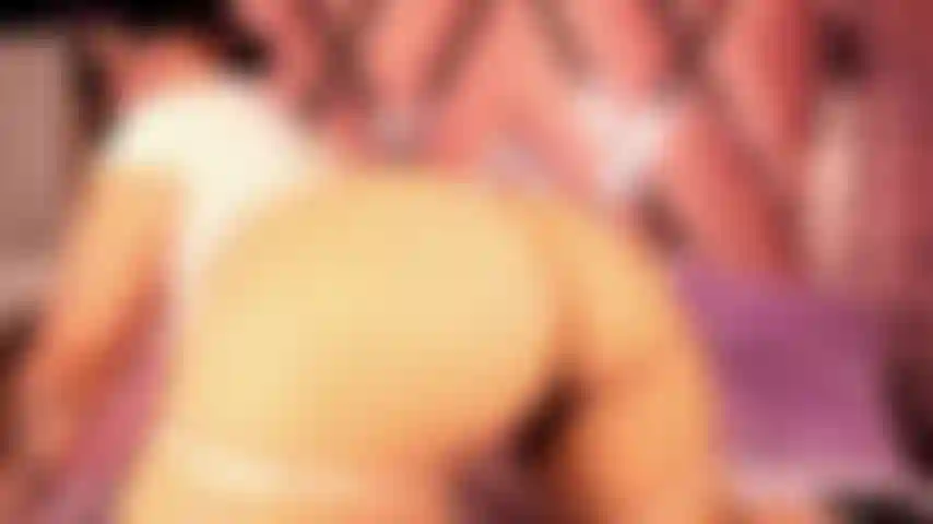 Voglio sculacciarmi nel culo, tesoro.