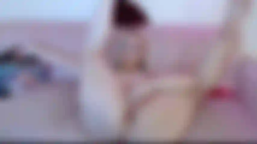 Sborrata anale con un grosso giocattolo grasso.