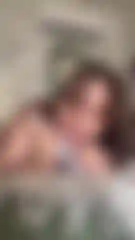 Sbavando con la bocca e la figa sul mio dildo da 8 pollici.